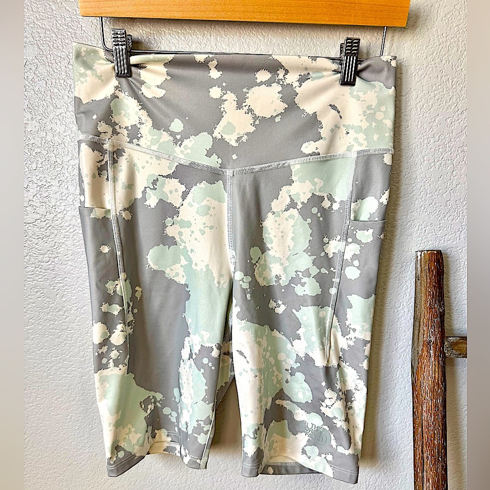 Columbia High Rise Camo Biker shorts xl pockets